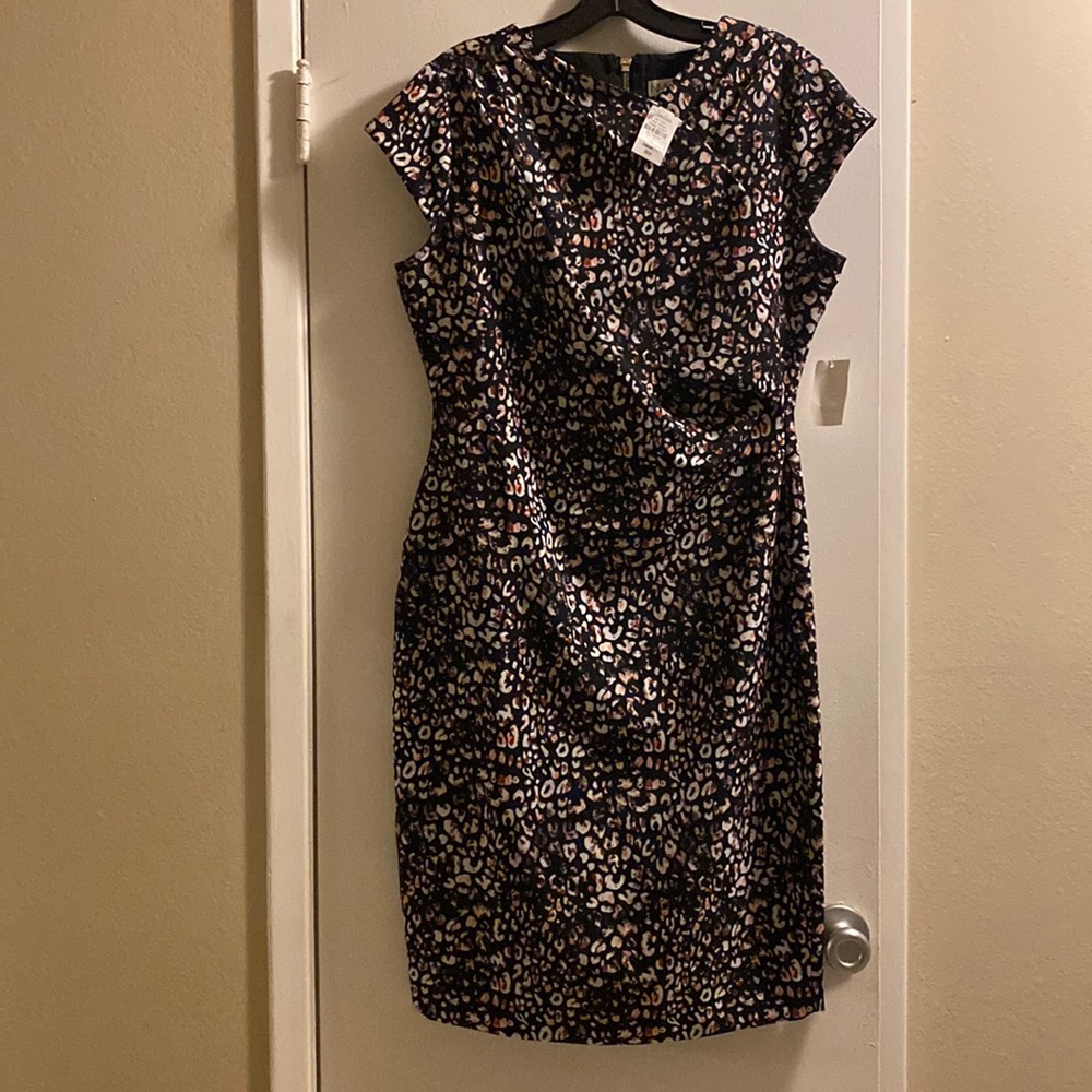 Neiman Marcus Neck Sheath dress 💐